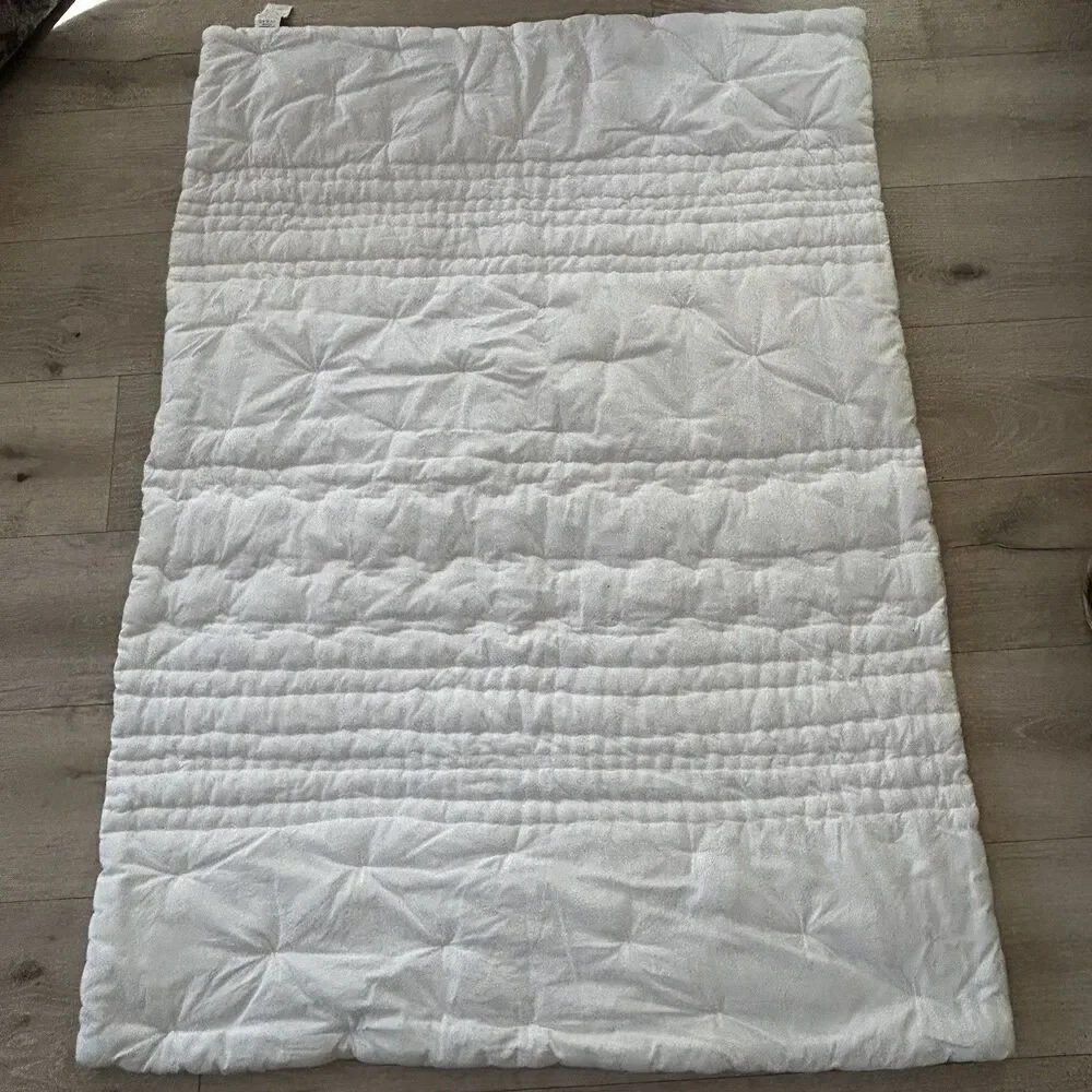 Pottery Barn Kids Baby Toddler Quilt White Embroidered Metallic Flowers Tassels